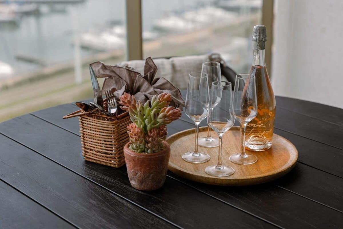Huswell - Beautiful Overlooking The Marina Appartement Oostende